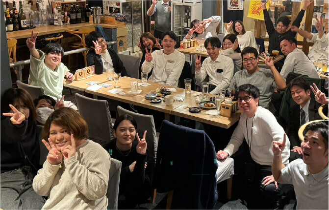 事務所全体での飲み会の様子